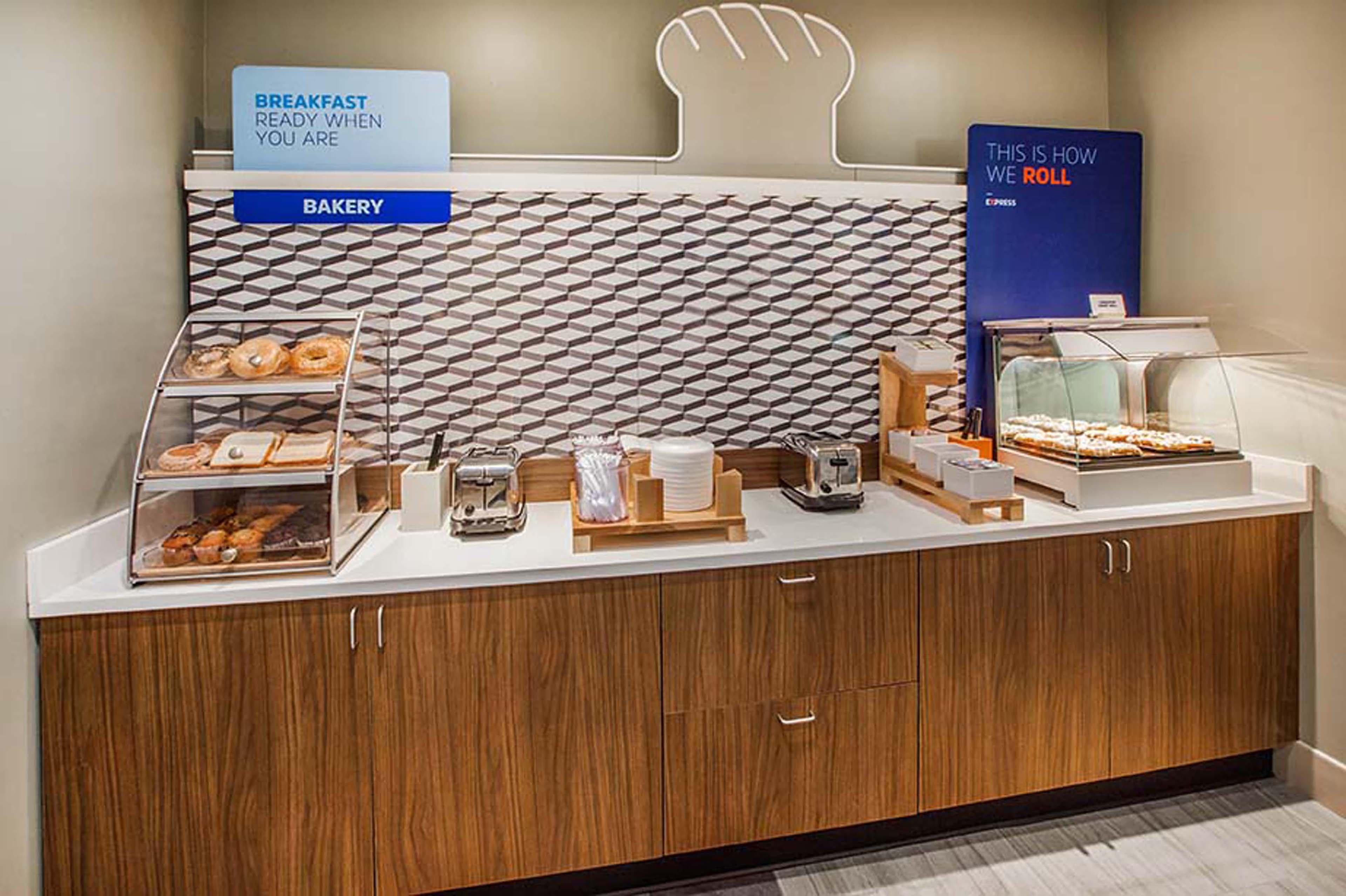 Holiday Inn Express & Suites Salisbury By Ihg Bagian luar foto