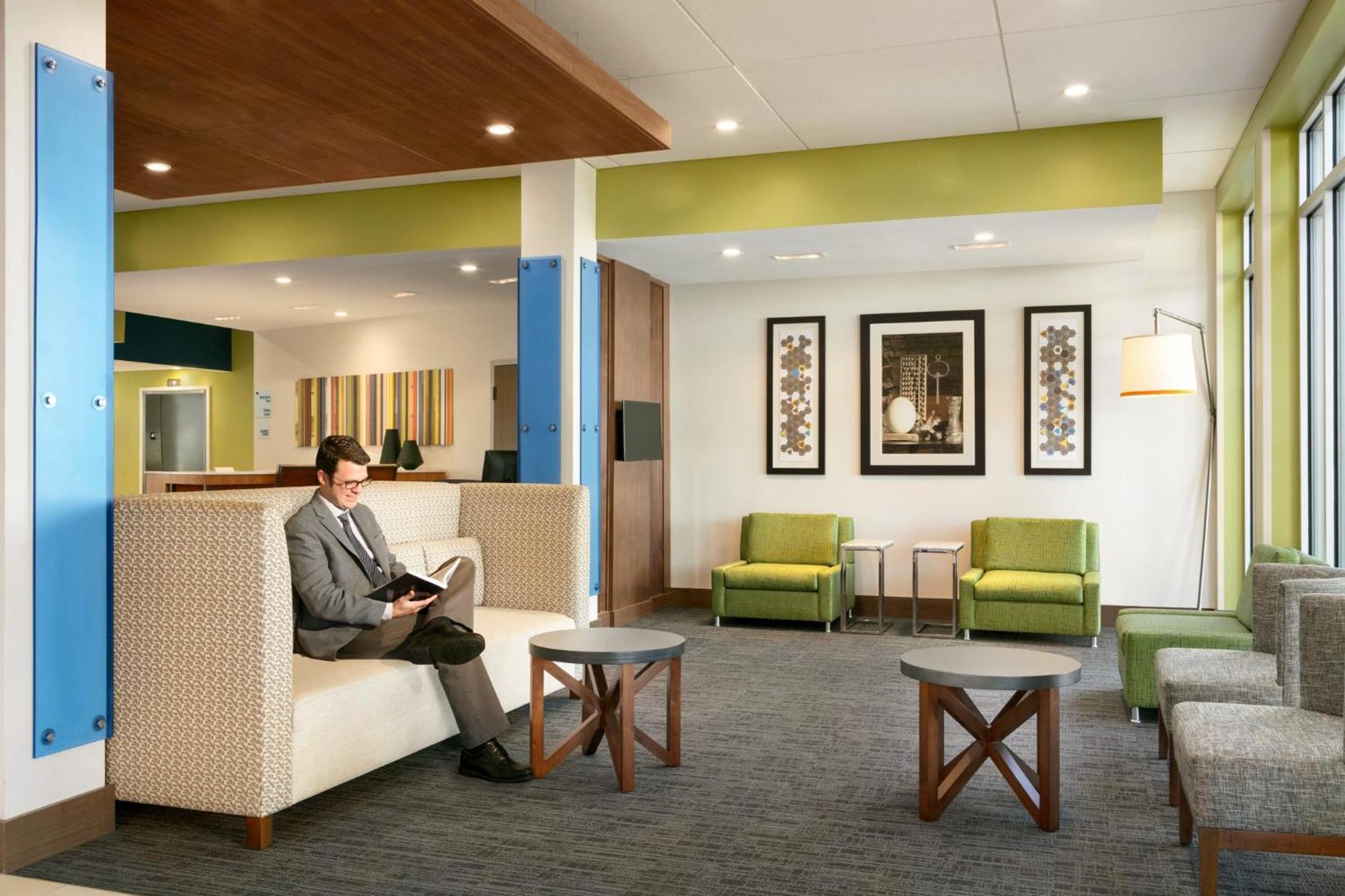 Holiday Inn Express & Suites Salisbury By Ihg Bagian luar foto